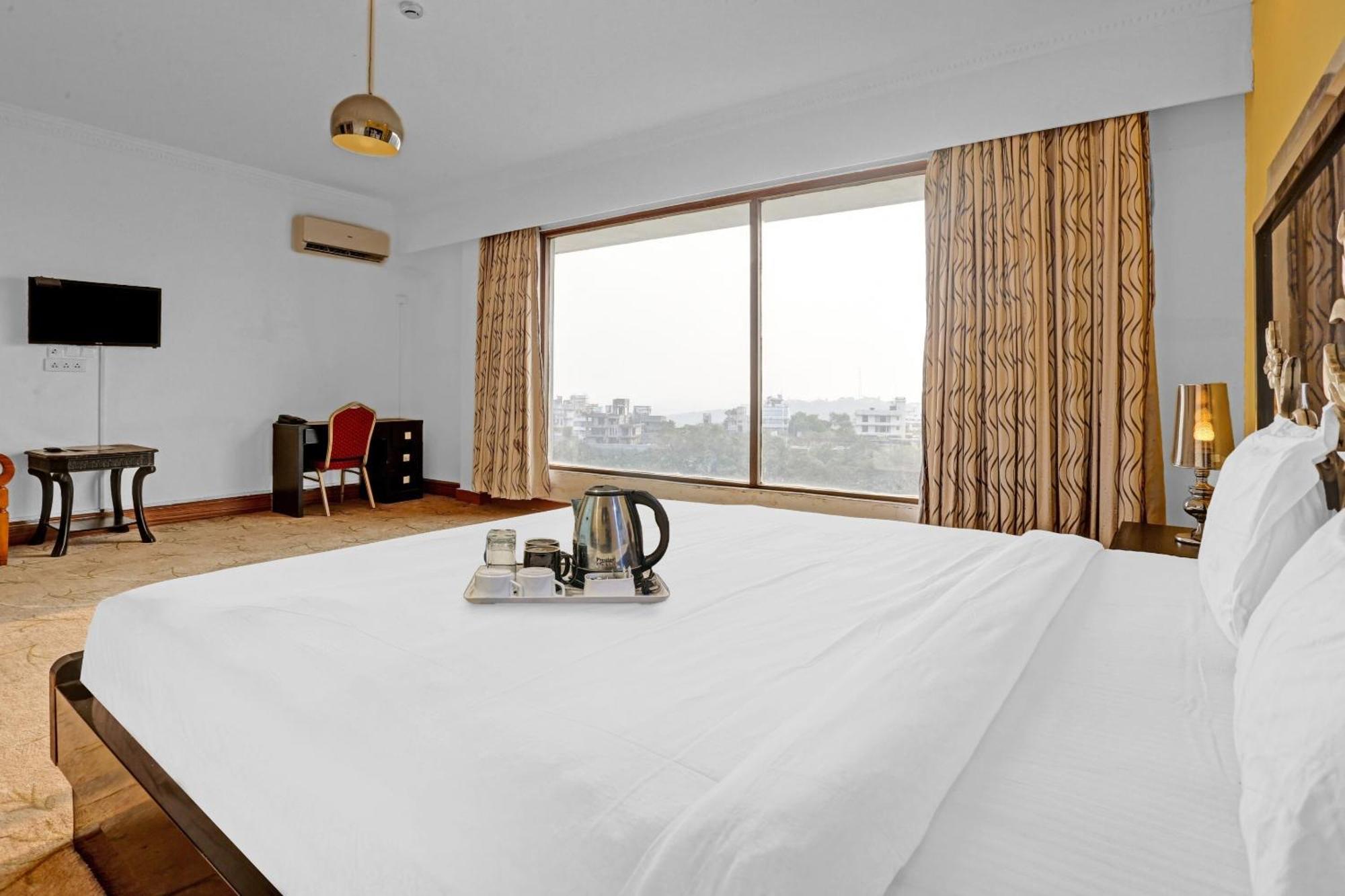 Townhouse Royal Palms Hotel Mumbai Exterior photo