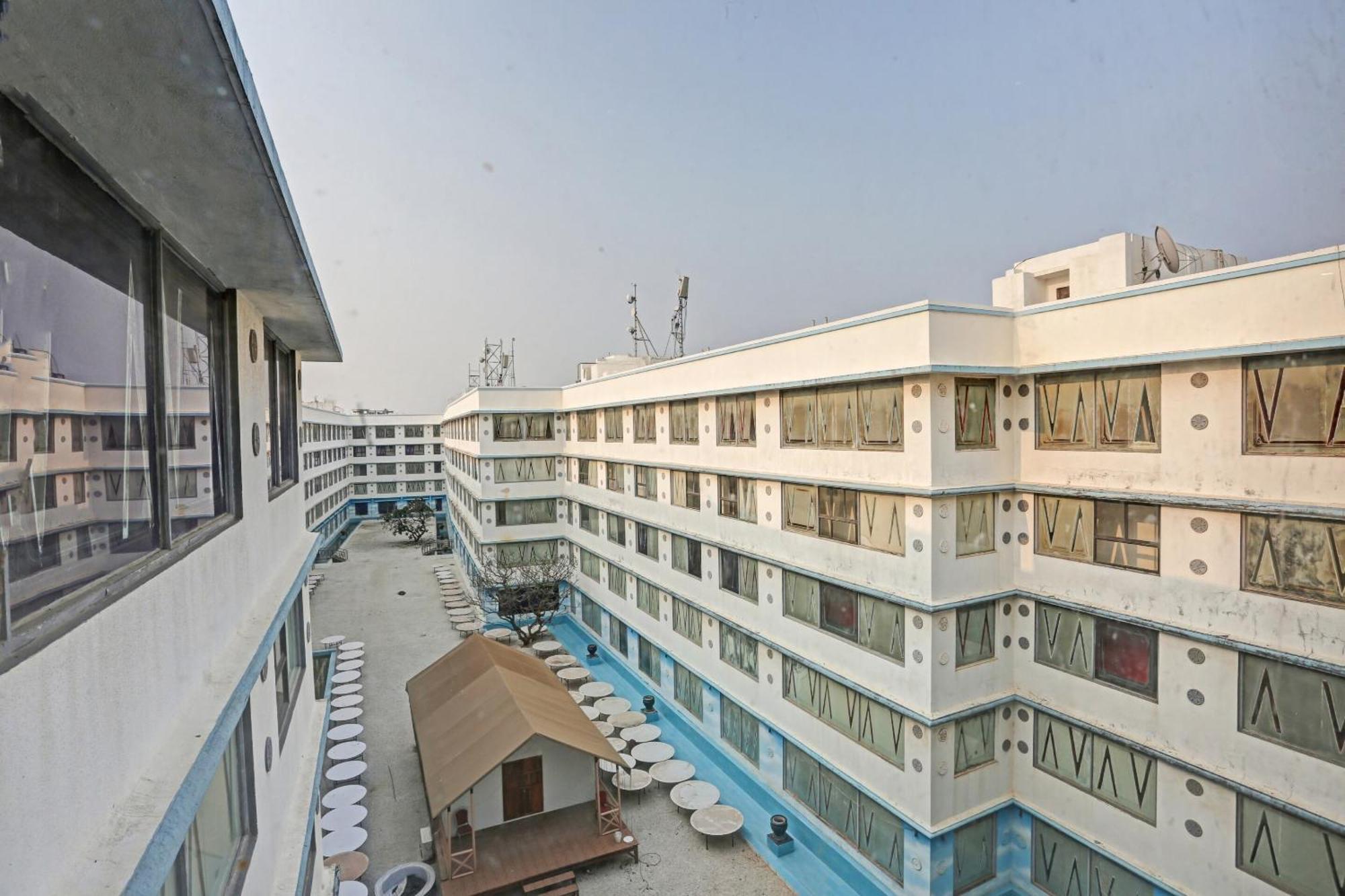 Townhouse Royal Palms Hotel Mumbai Exterior photo