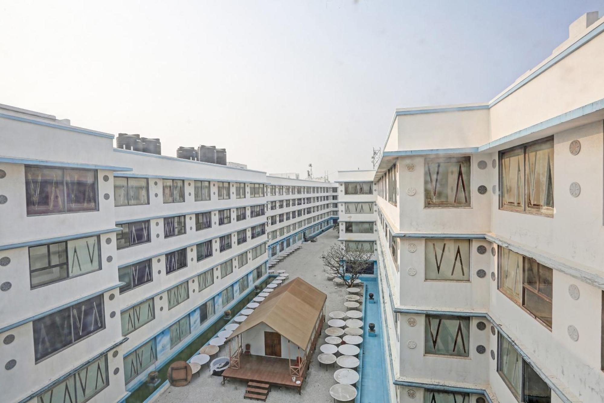 Townhouse Royal Palms Hotel Mumbai Exterior photo
